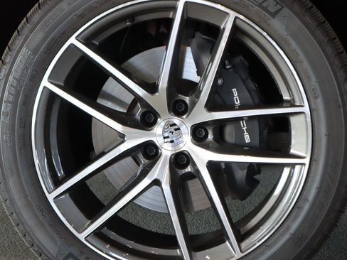 Certified 2025 Porsche Macan image 30