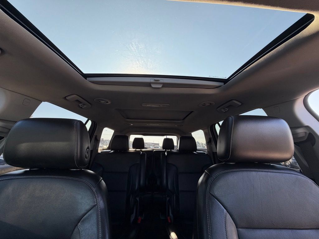 Used 2020 GMC Acadia SLT w/ Trailering Package FWD image 18