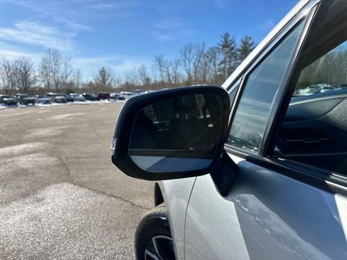 Used 2025 Toyota Sienna Platinum AWD/4WD image 14