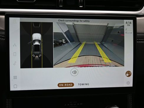 Used 2025 Jaguar F-PACE R-Dynamic S image 23