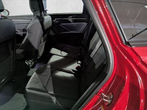 Certified 2025 Audi Q3 2.0T Premium image 19