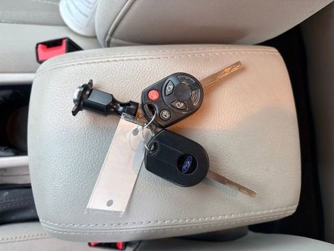 Used 2015 Ford Focus SE image 25