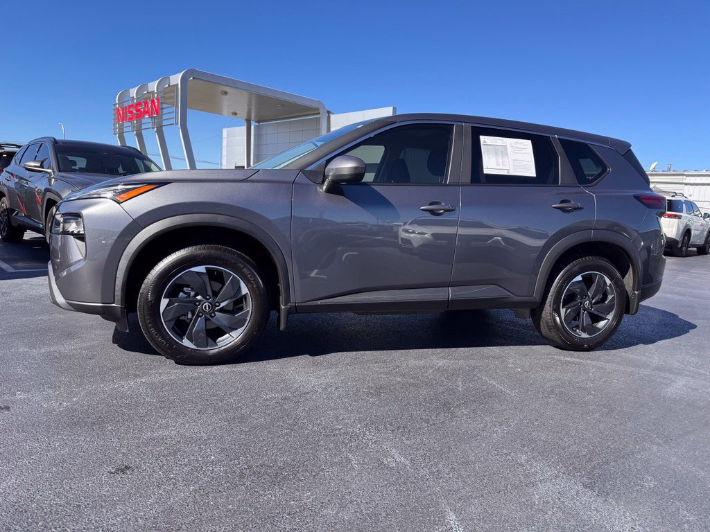 Used 2024 Nissan Rogue SV AWD/4WD image 2