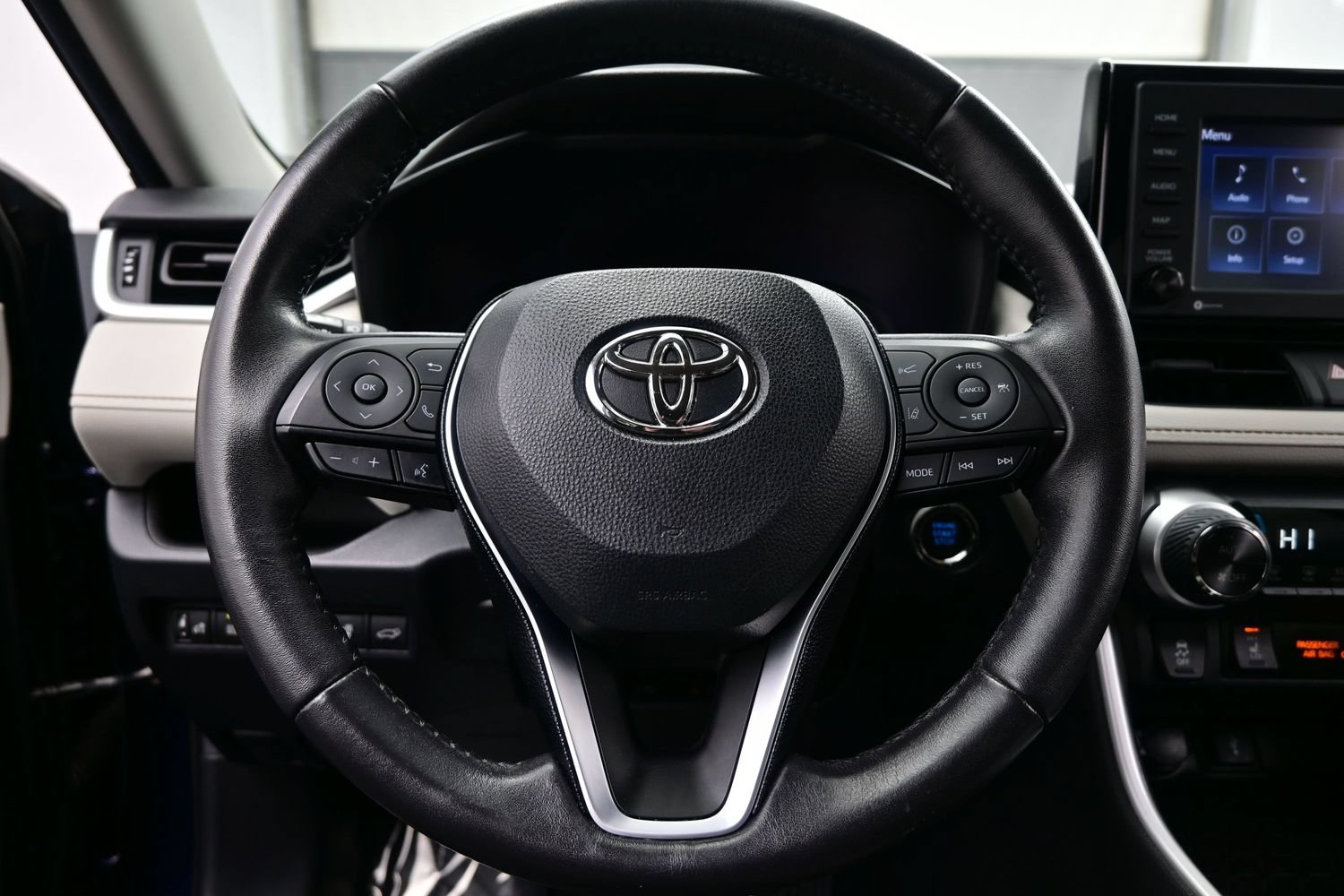 Used 2021 Toyota RAV4 XLE w/ Convenience Package AWD/4WD image 23