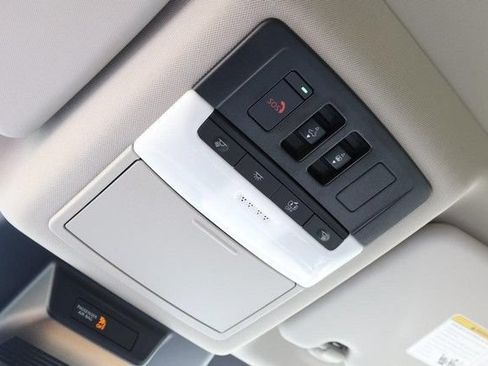 Certified 2025 Nissan Rogue SL w/ Tech Package FWD image 19