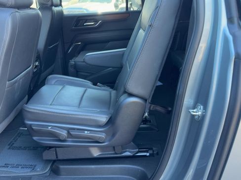 Used 2025 GMC Yukon XL Denali RWD image 11