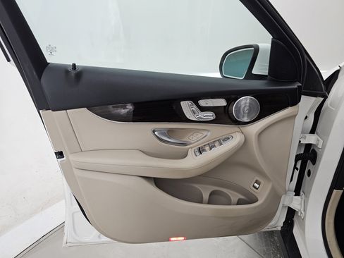 Used 2018 Mercedes-Benz GLC 300 4MATIC image 12