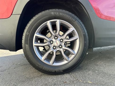 Used 2023 GMC Terrain SLT image 18