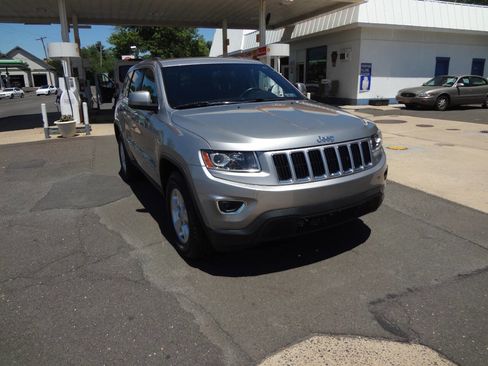 Used 2014 Jeep Grand Cherokee Laredo w/ Quick Order Package 23E AWD/4WD image 6