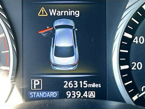 Used 2023 INFINITI Q50 Sensory image 12