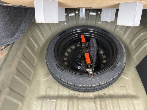 Used 2017 Nissan Versa SV image 19