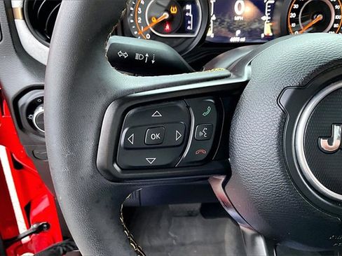 Used 2024 Jeep Gladiator Sport image 10