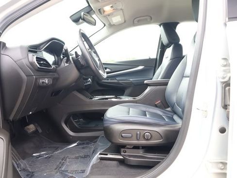 Used 2023 Chevrolet Bolt EUV LT w/ Convenience Package FWD image 13