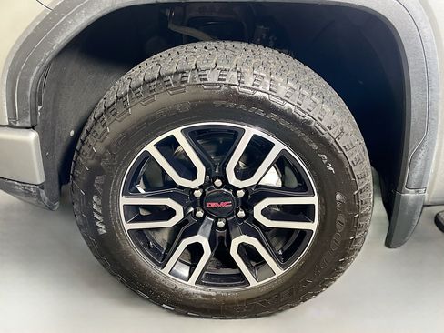 Used 2024 GMC Sierra 1500 AT4 w/ AT4 Preferred Package AWD/4WD image 32
