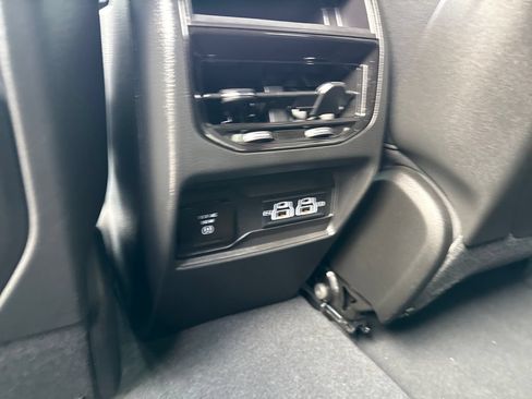 Used 2025 Jeep Grand Cherokee Altitude AWD/4WD image 32