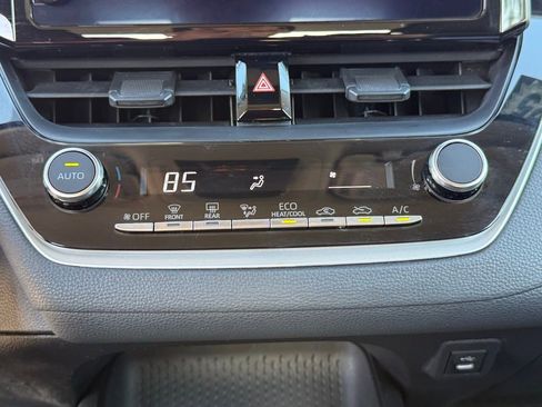 Certified 2025 Toyota Corolla LE image 28