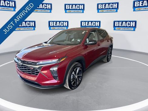 Used 2025 Chevrolet Trax RS w/ Sunroof Package image 4