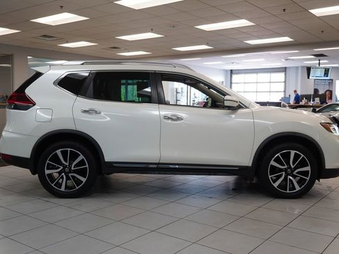 Used 2018 Nissan Rogue SL w/ Premium Package AWD/4WD image 16