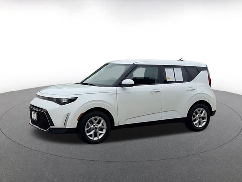 Used 2025 Kia Soul LX w/ LX Technology Package FWD image 8