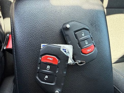 Used 2024 Jeep Wrangler Unlimited AWD/4WD image 24