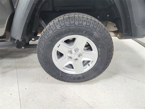 Used 2020 Jeep Gladiator Sport w/ Quick Order Package 24S image 41