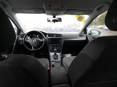 Used 2018 Volkswagen e-Golf SE image 14