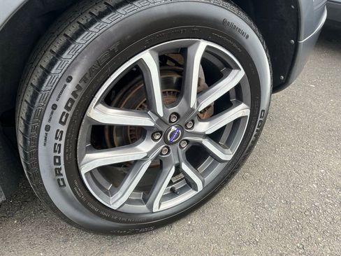 Used 2017 Volvo XC60 T6 Dynamic w/ Preferred Option Package image 30