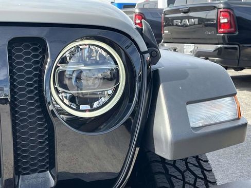Used 2022 Jeep Wrangler Unlimited Sport AWD/4WD image 9