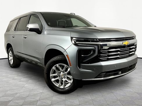 Used 2025 Chevrolet Tahoe LT RWD image 3