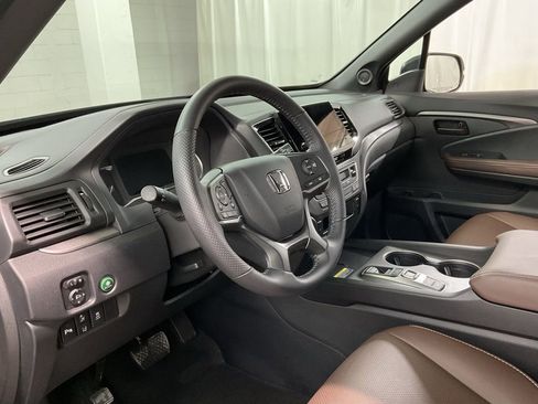 Used 2025 Honda Passport EX-L image 17