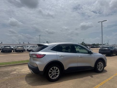 Used 2020 Ford Escape SE FWD image 22
