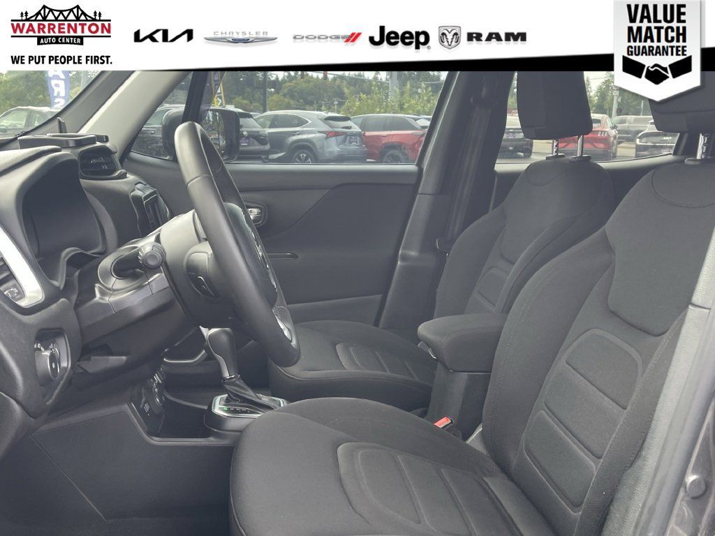 Used 2018 Jeep Renegade Latitude AWD/4WD image 13