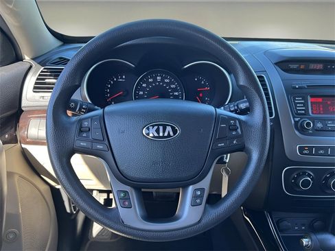 Used 2015 Kia Sorento LX image 16