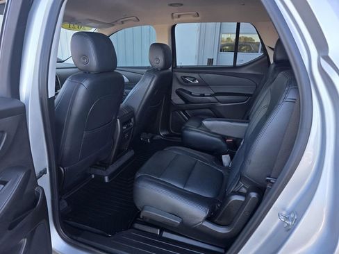 Used 2021 Chevrolet Traverse LT image 22