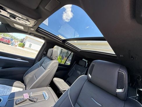 Used 2026 Cadillac Escalade Luxury AWD/4WD image 28