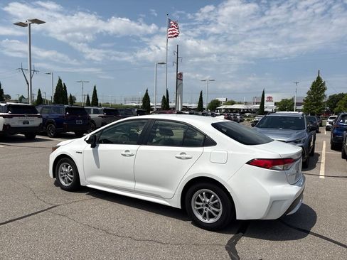 Used 2021 Toyota Corolla LE FWD image 6