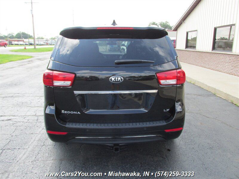 Used 2017 Kia Sedona LX w/ LX Essentials Premium Package FWD image 6