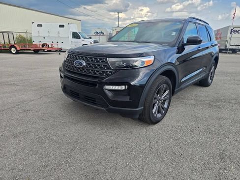 Used 2024 Ford Explorer XLT w/ Equipment Group 202A AWD/4WD image 8