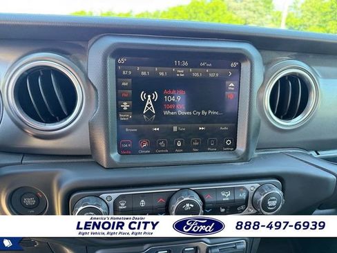 Used 2023 Jeep Wrangler Rubicon w/ LED Lighting Group AWD/4WD image 18