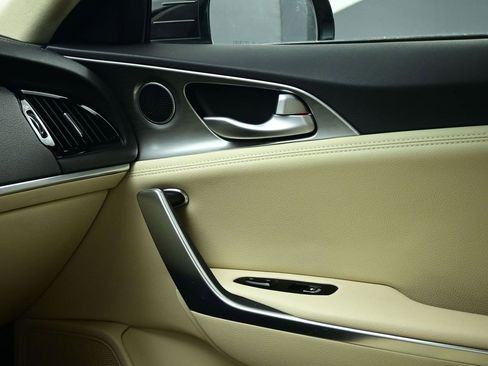 Certified 2022 Kia Stinger GT1 image 21