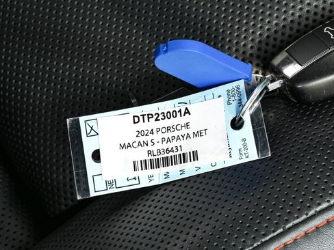 Certified 2024 Porsche Macan S AWD/4WD image 40