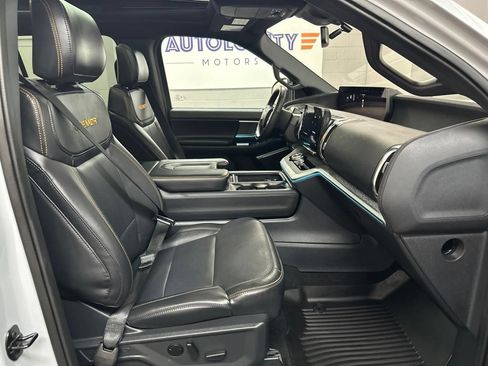Used 2025 Ford Expedition Tremor AWD/4WD image 19
