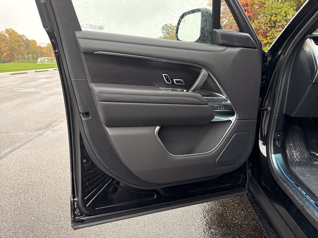 New 2025 Land Rover Range Rover SE AWD/4WD image 10