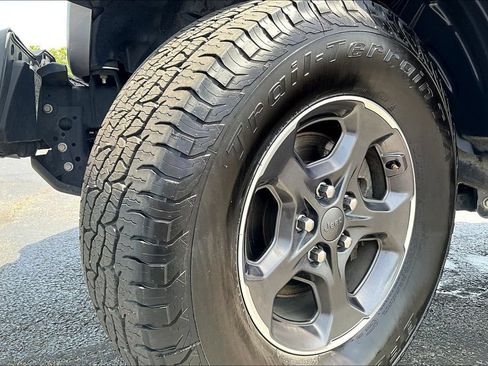 Used 2020 Jeep Gladiator Rubicon AWD/4WD image 36