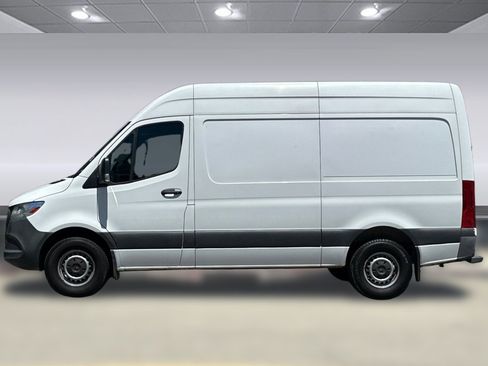 Used 2022 Mercedes-Benz Sprinter 2500 image 2