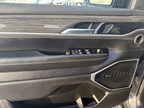 Used 2022 Jeep Wagoneer Series III w/ Flexible Seating Group image 2