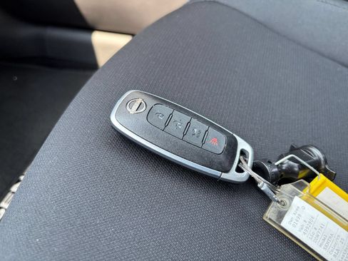 Used 2025 Nissan Sentra SV FWD image 21