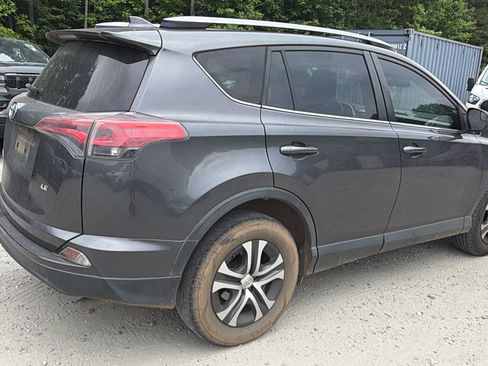Used 2018 Toyota RAV4 LE FWD image 8