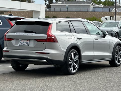 Certified 2023 Volvo V60 B5 Cross Country Plus w/ Climate Package AWD/4WD image 4