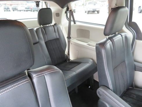 Used 2018 Dodge Grand Caravan SXT image 18